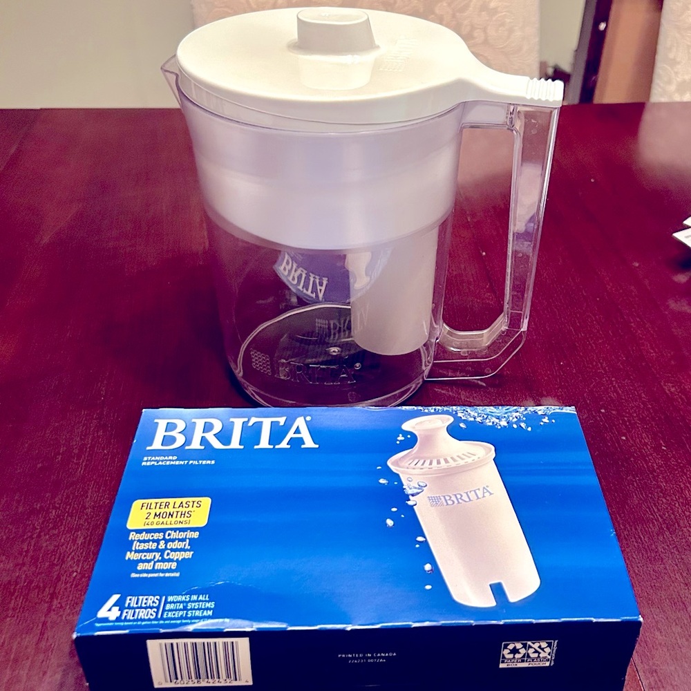 Brita Water Filtration Pitcher and 4 Replacement Filters Sealed in Box NWOT